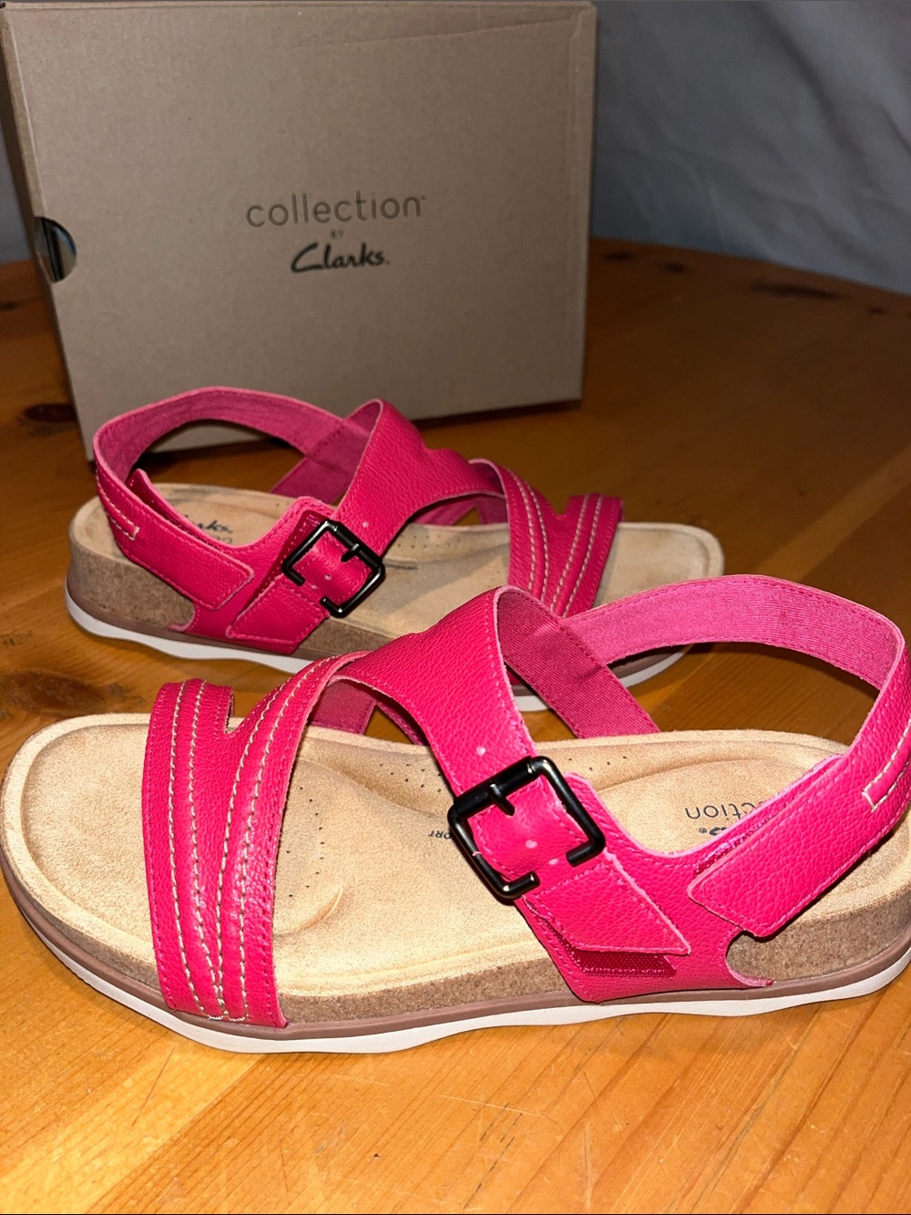 Clarks Brynn Step Fuchsia Leather Cross-Strap Comfort Sandals - Picture 5 of 6